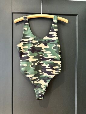 Kendall + Kylie Camo High Cut Cheeky Swimsuit Size Small